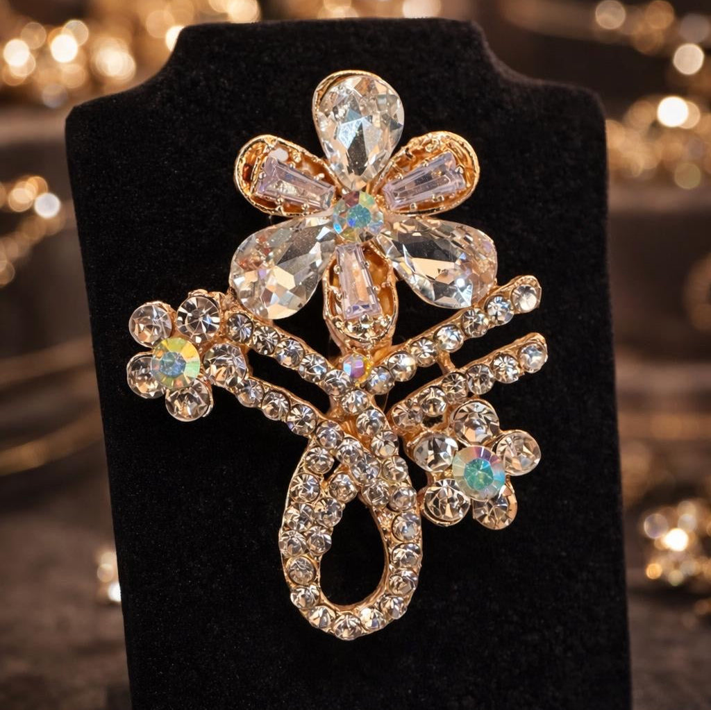 Women flower  diamond sari brooch
