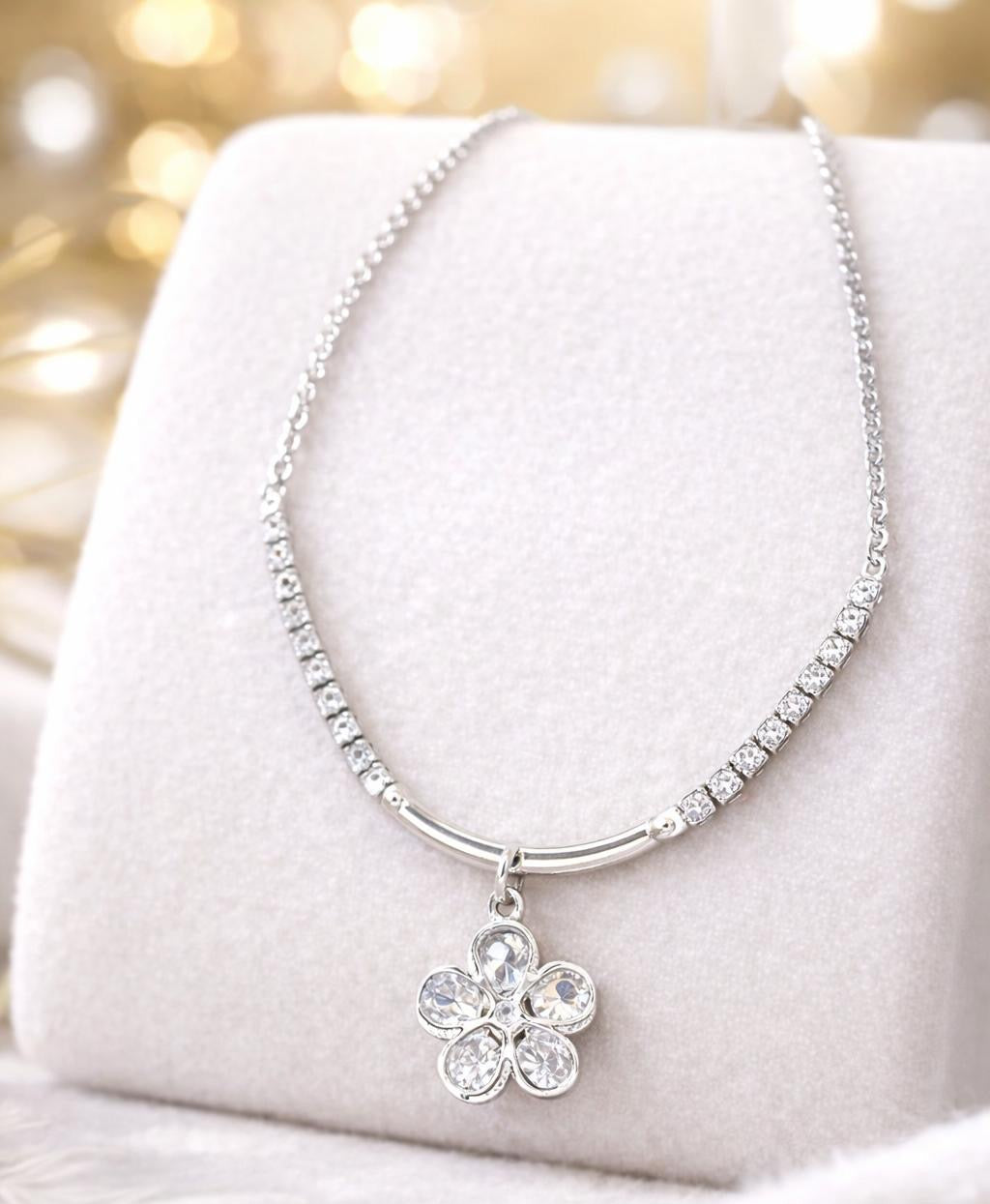 Women silvers diamond necklace