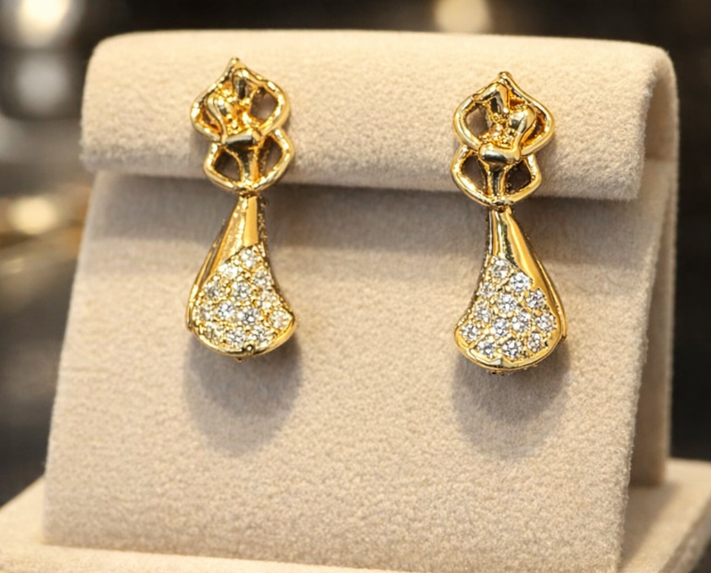 Gold diamond  earring