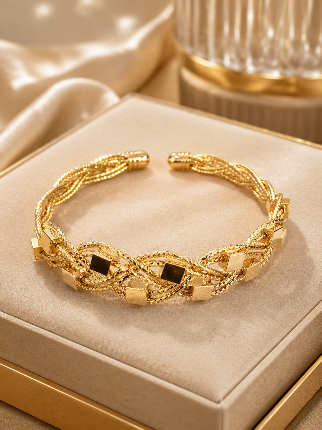 The Lattice Cuff